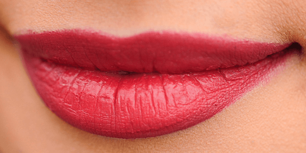 言葉攻めのイメージ 女性の口元