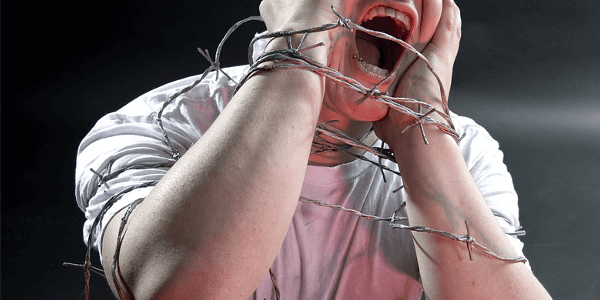 拷問プレイのイメージ 鉄線で拷問される男性