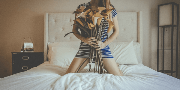 セカンドバージンをイメージさせる女性の画像
